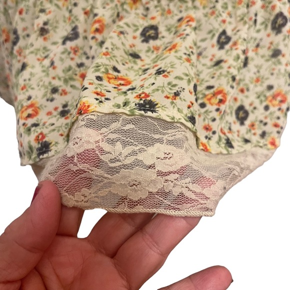 Lilly Lou Floral Designed Top Size Large - Picture 5 of 8